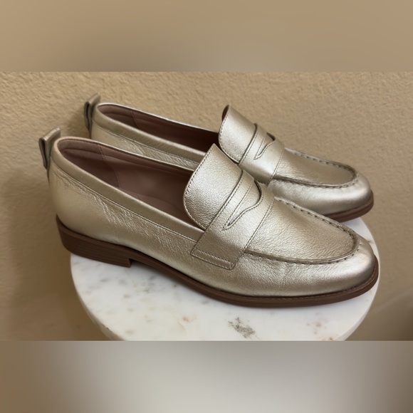 NEW Women's COLE HAAN Stassi Gold Metallic Leather Penny Loafers size 8B - Picture 1 of 7